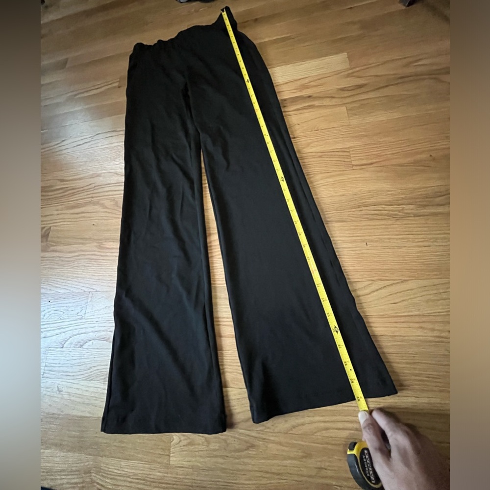 Cute women’s pants, black.